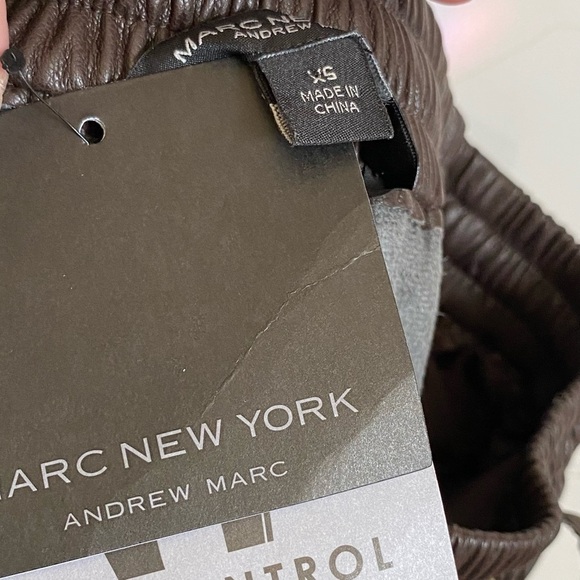 NWT Marc New York Andrew Marc Brown Vegan Faux Leather Jogger Pants XS - Picture 3 of 3